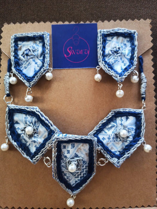 Half Diamond shape Blue and White Chokar set